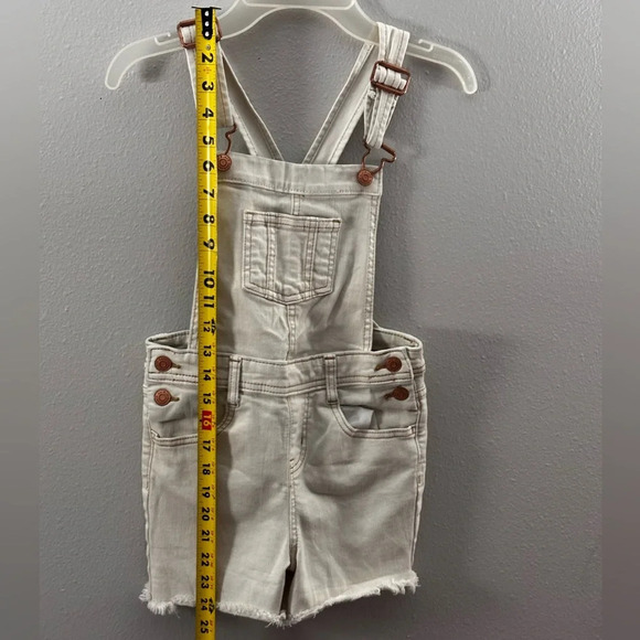 Cat & Jack Girls Beige Overall Shorts Ultimate Stretch Size S (6/6x). - Picture 5 of 10